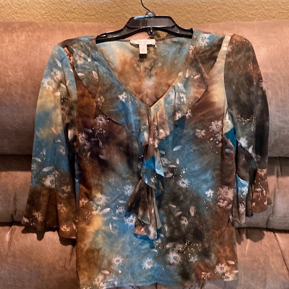 Dressy floral distressed blouse. 3/4 bell ruffled sleeves. No tears or stains